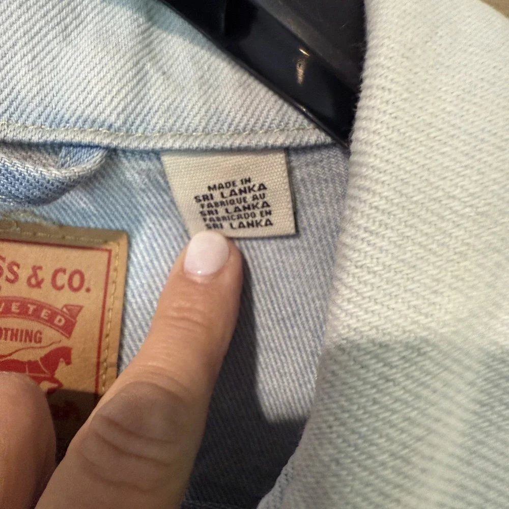 Levi's Jacket Womens Large Trucker Jean Embroidered Floral Sleeve